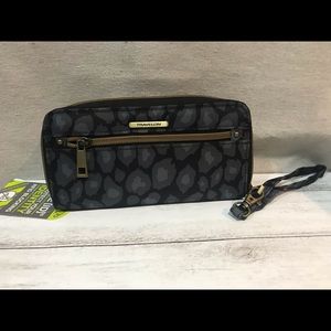 Travelon safe I’d protective walllet wristlet